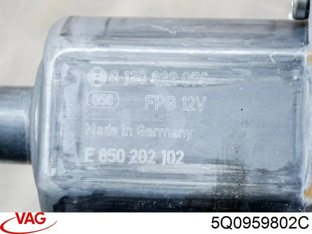 Двигун склопідіймача двері передньої, правої 5Q0959802C VAG