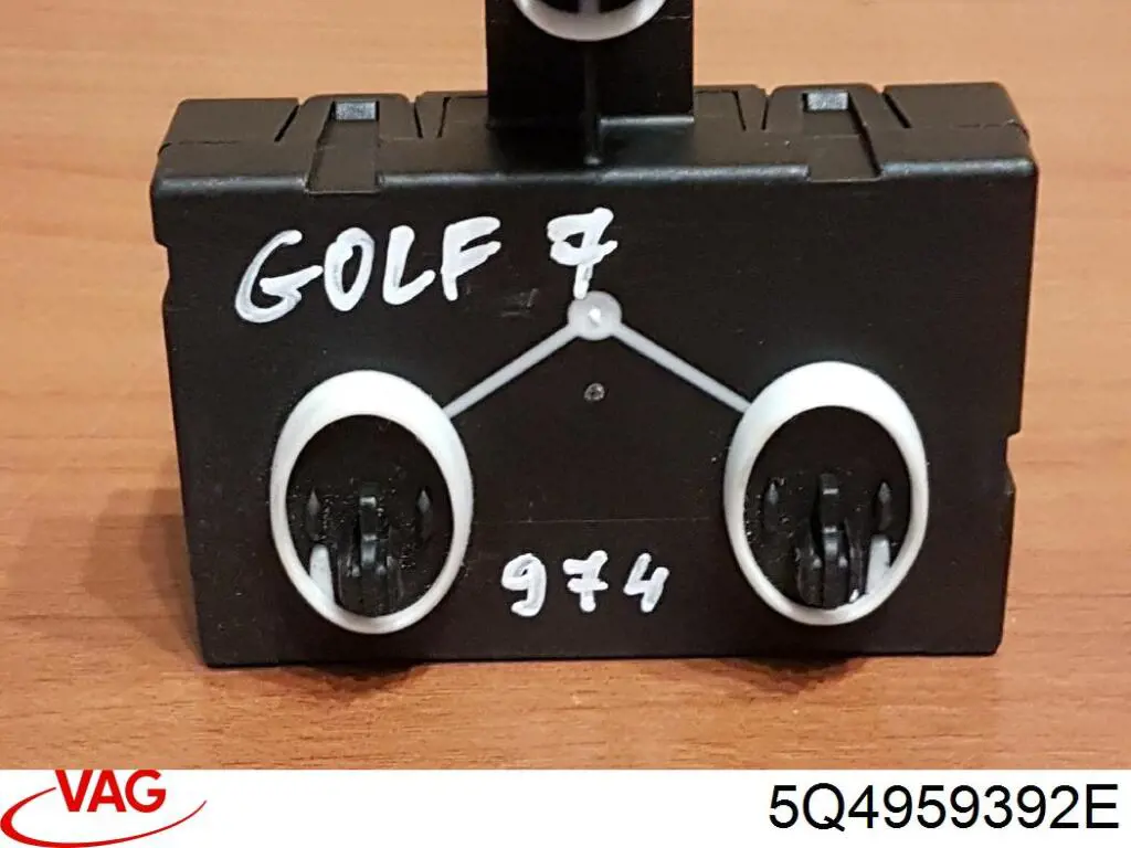 Блок комфорту передніх дверей VAG 5Q4959392E ціна, від 8.47 USD