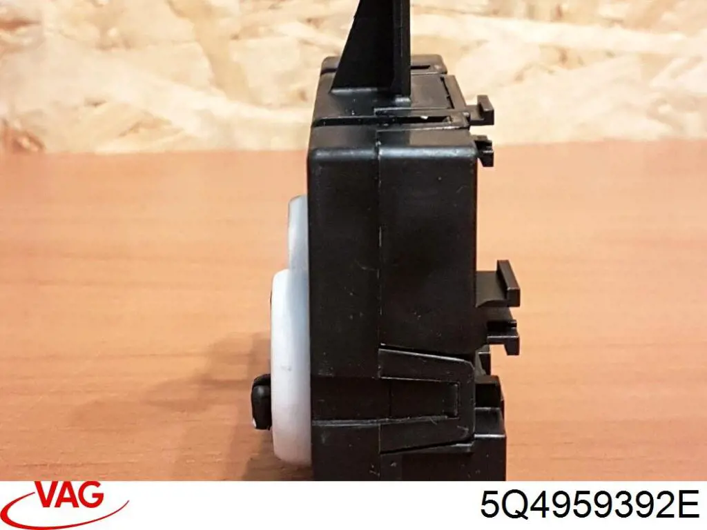 Купити 5Q4959392E VAG Блок комфорту передніх дверей