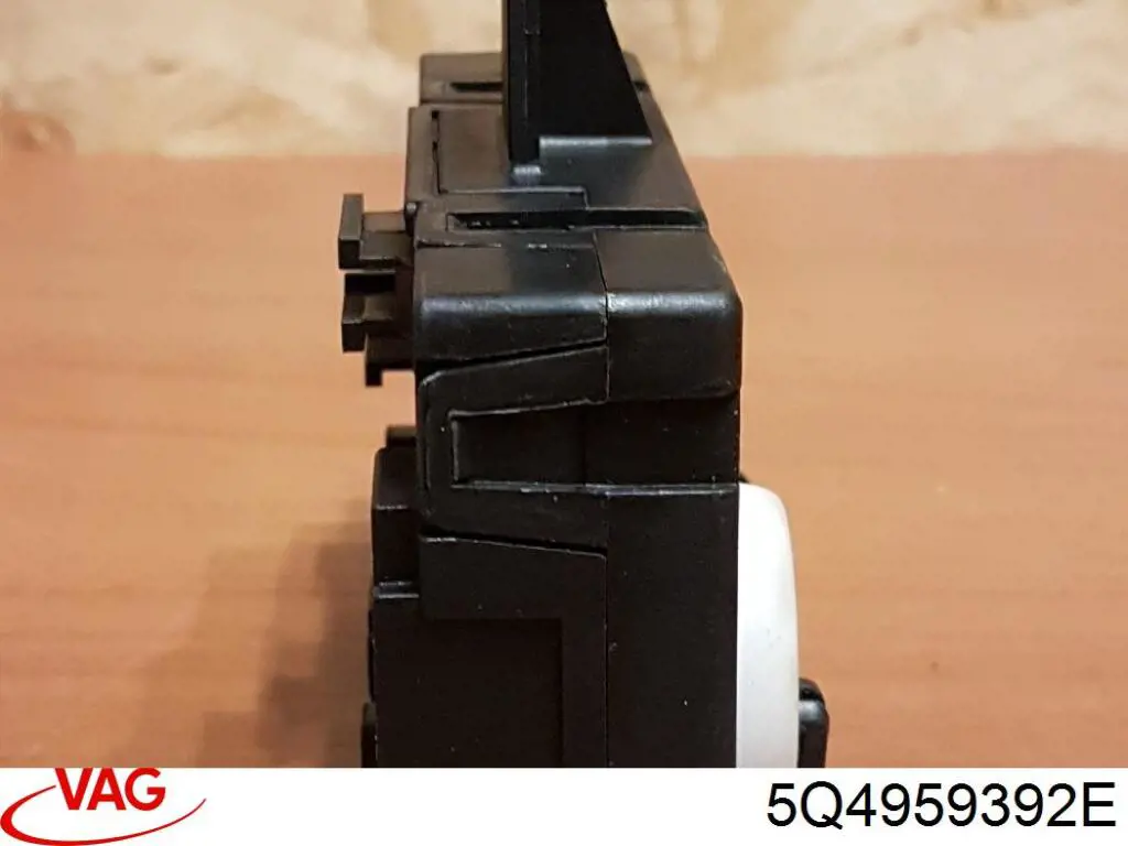 Блок комфорту передніх дверей 5Q4959392E VAG