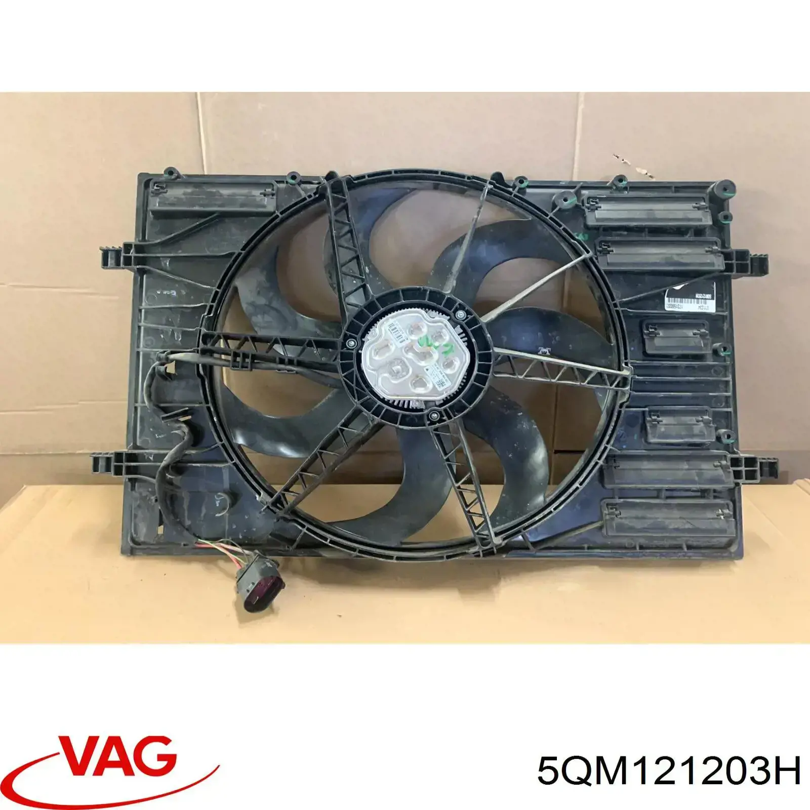 Дифузор радіатора охолодження, в зборі з двигуном і крильчаткою VAG 5QM121203H ціна, від 190.95 USD