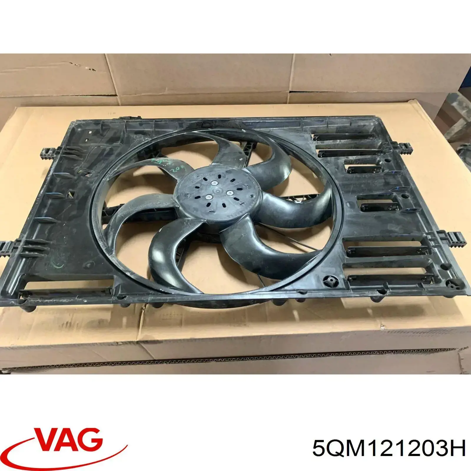 Купити 5QM121203H VAG Дифузор радіатора охолодження, в зборі з двигуном і крильчаткою