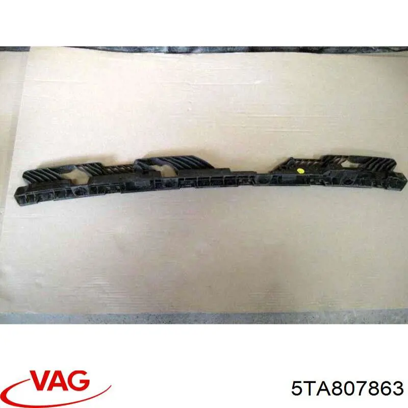 5TA807863 VAG Кронштейн бампера заднього, центральний