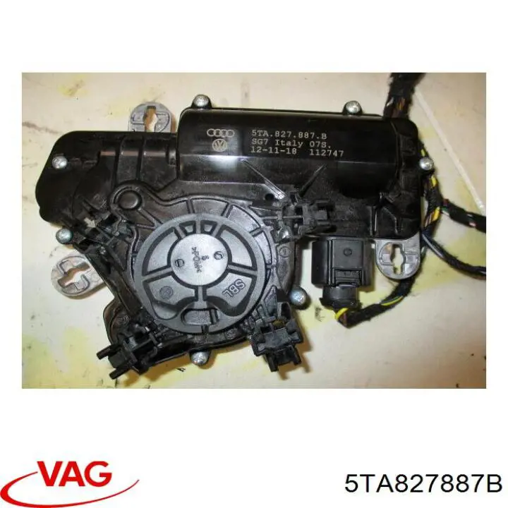 5TA827887B VAG Актуатор замка багажника (задніх дверей)