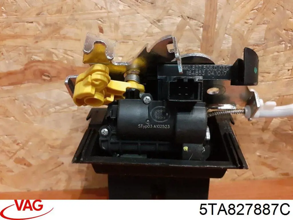 5TA827887C VAG Актуатор замка багажника (задніх дверей)