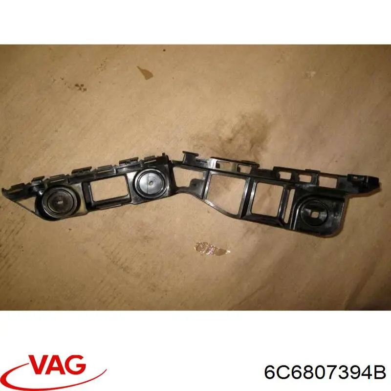 Кронштейн бампера заднього, правий VAG 6C6807394B ціна, від 4.50 USD