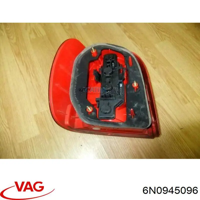 Ліхтар задній правий на Volkswagen Polo III 6N1