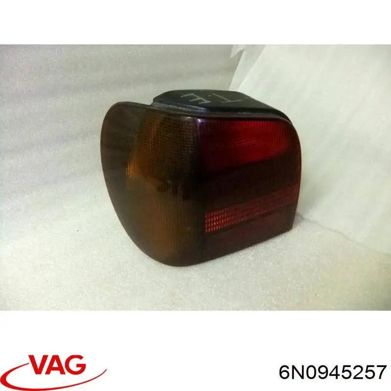 Цоколь (патрон) заднього ліхтаря 6N0945257 VAG