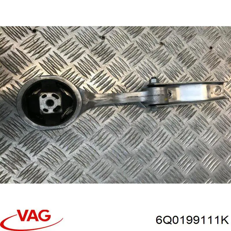 Кронштейн подушки (опори) двигуна, лівої 6Q0199111K VAG
