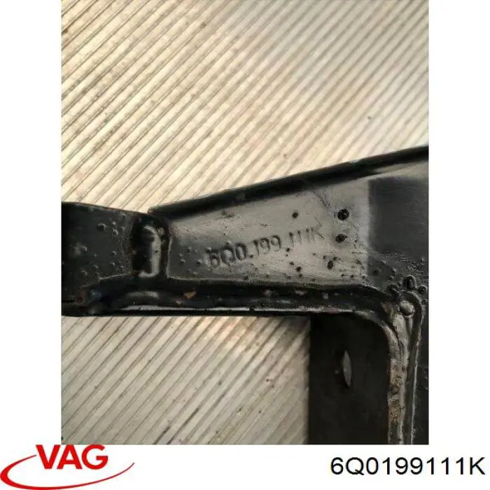 Кронштейн подушки (опори) двигуна, лівої VAG 6Q0199111K ціна, від 6.33 USD
