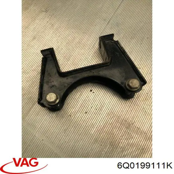 Кронштейн подушки (опори) двигуна, лівої VAG 6Q0199111K ціна, від 6.33 USD