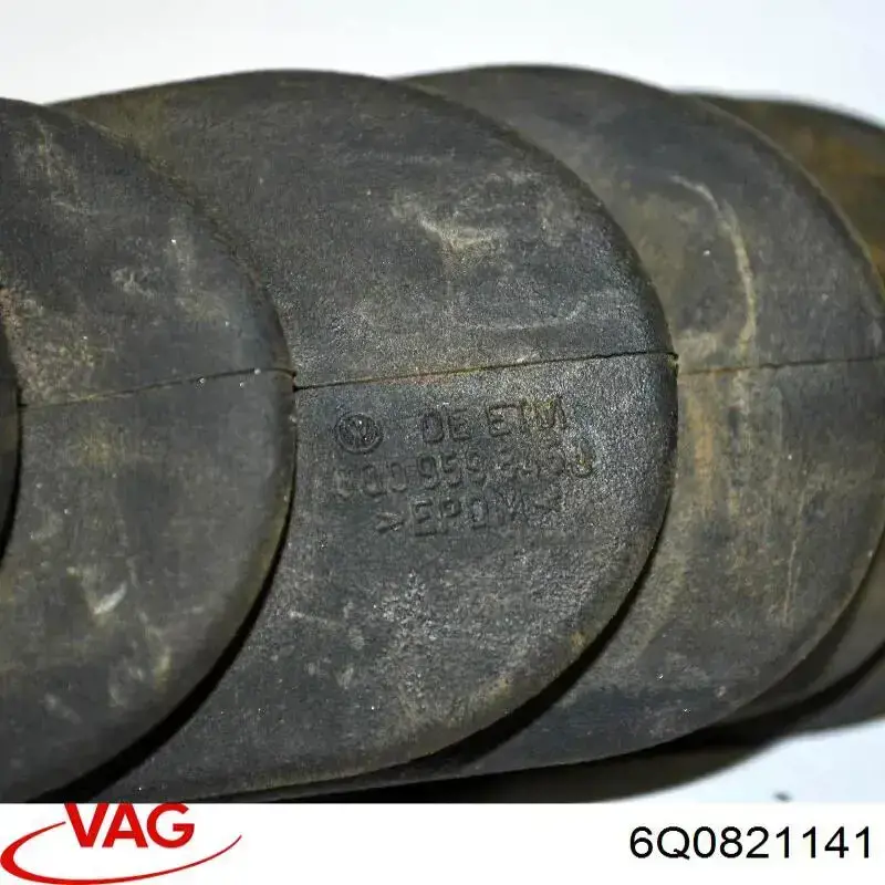 Кронштейн кріплення крила переднього лівого, передній 6Q0821141 VAG