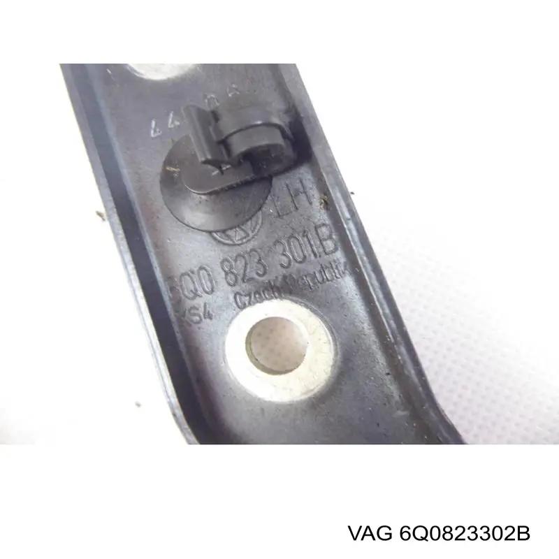 Петля капота, права 6Q0823302B VAG