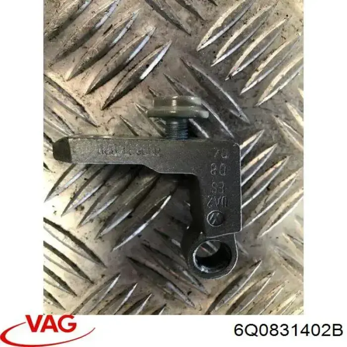 Петля передніх дверей права VAG 6Q0831402B ціна, від 21.36 USD