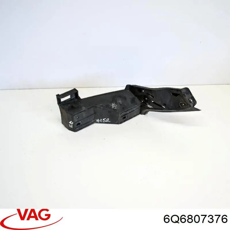Кронштейн бампера заднього, правий VAG 6Q6807376