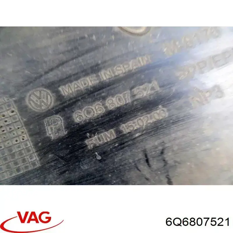 Фартух заднього бампера VAG 6Q6807521