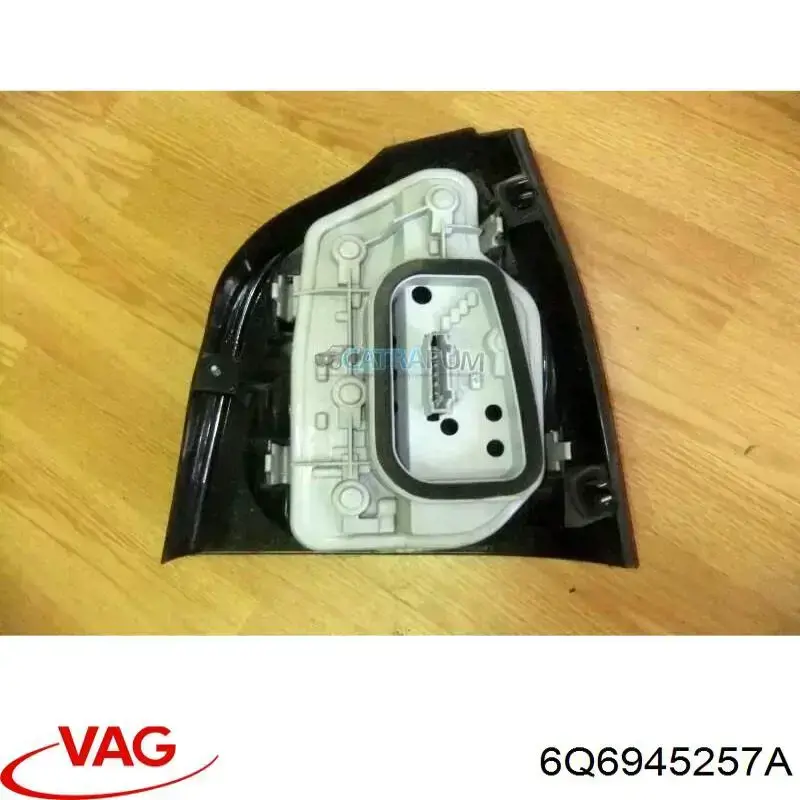 Купити 6Q6945257A VAG Цоколь (патрон) заднього ліхтаря