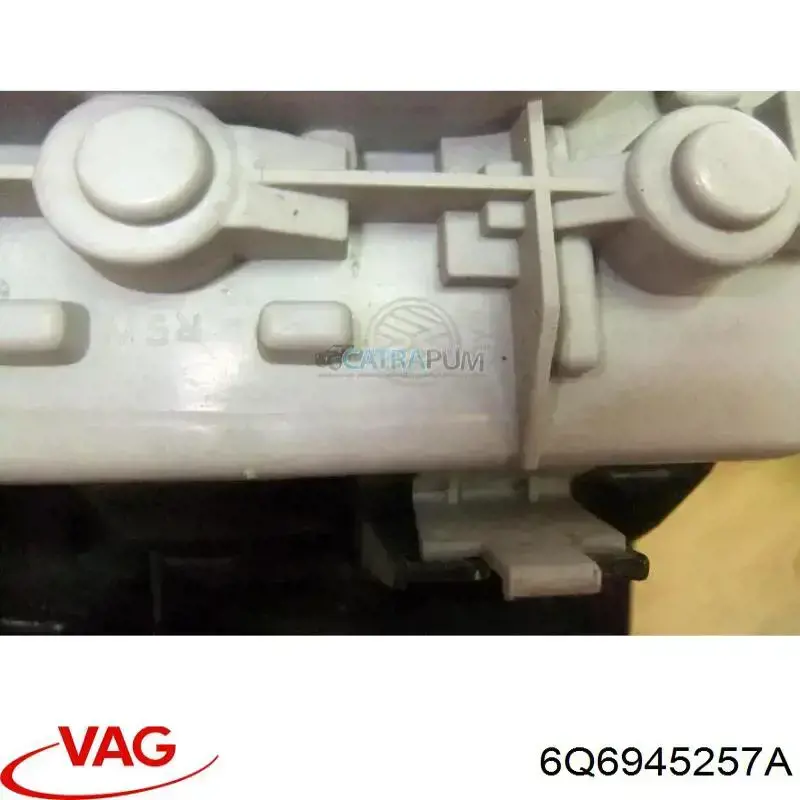 Цоколь (патрон) заднього ліхтаря 6Q6945257A VAG