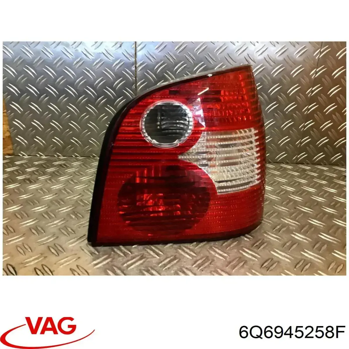 Цоколь (патрон) заднього ліхтаря VAG 6Q6945258F