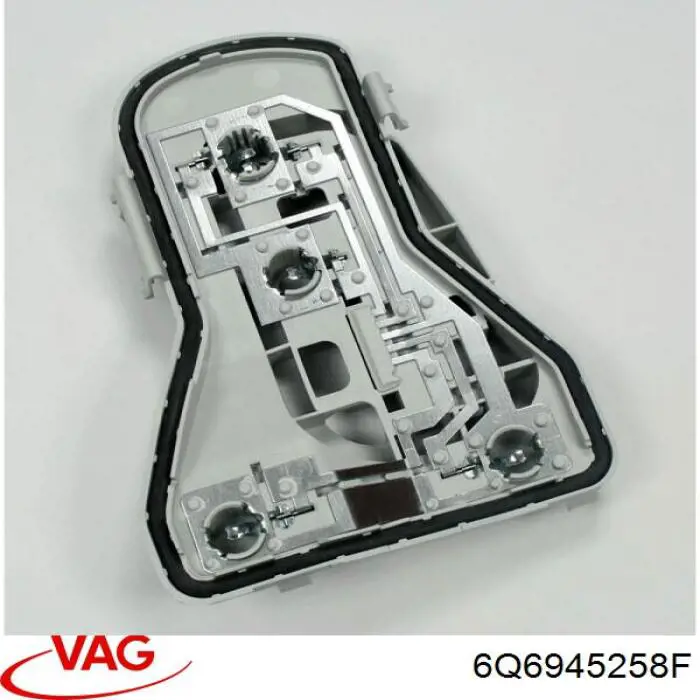 Цоколь (патрон) заднього ліхтаря VAG 6Q6945258F ціна, від 44.04 USD
