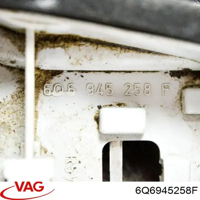 Цоколь (патрон) заднього ліхтаря 6Q6945258F VAG