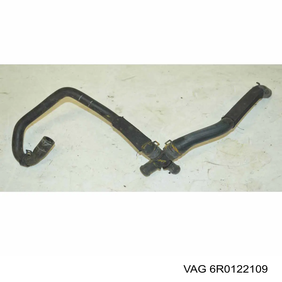Фланець системи охолодження (трійник) VAG 6R0122109