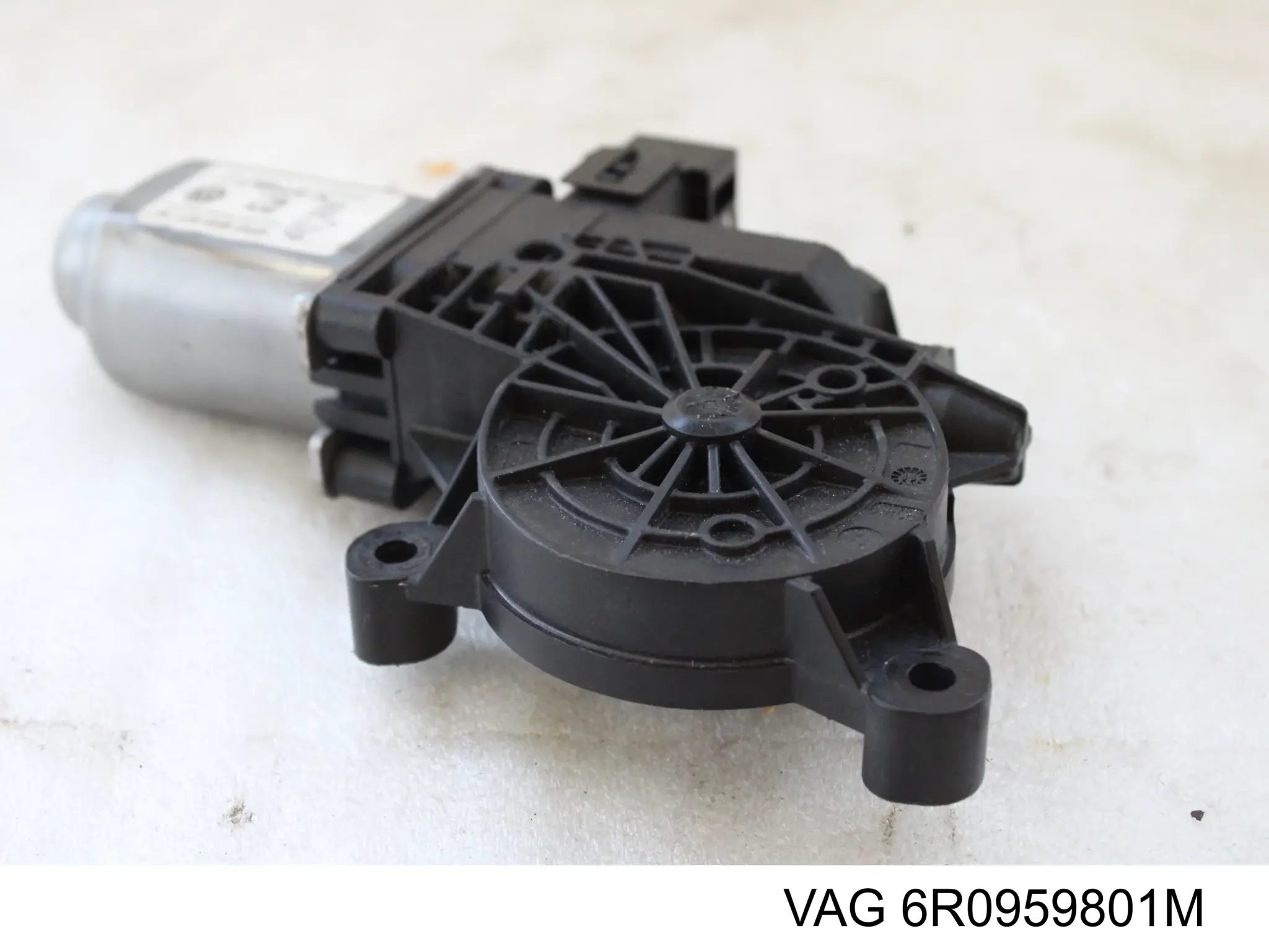 Мотор склопідйомника дверей передніх, лівих VAG 6R0959801M ціна, від 37.95 USD