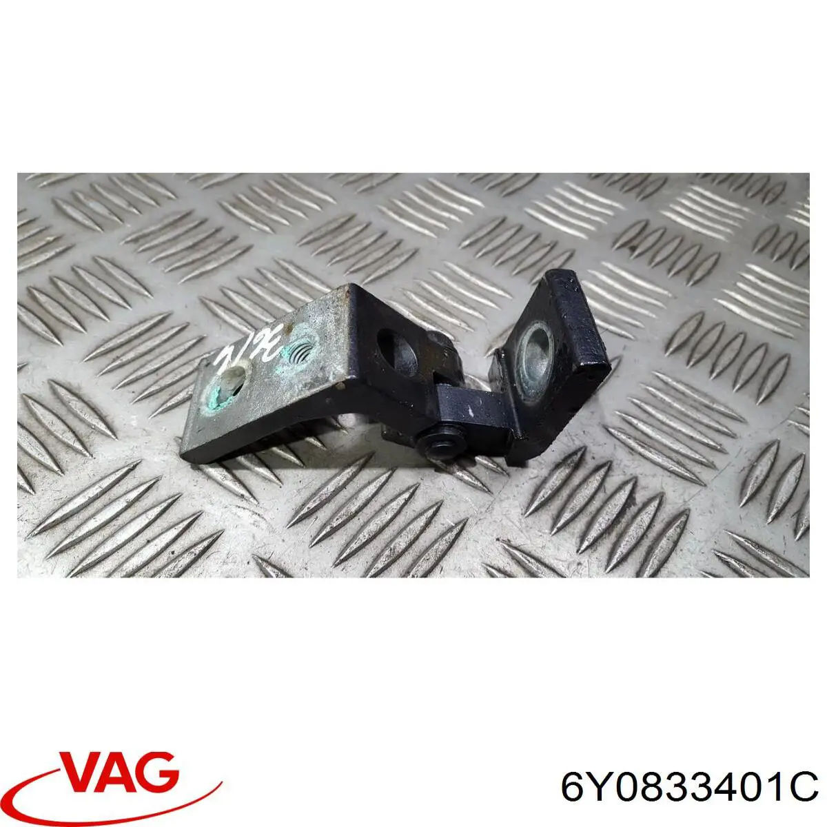 6Y0833401B VAG Петля задніх лівих дверей