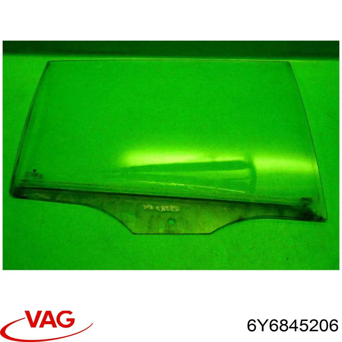 6Y6845206 VAG Вікно задніх дверей