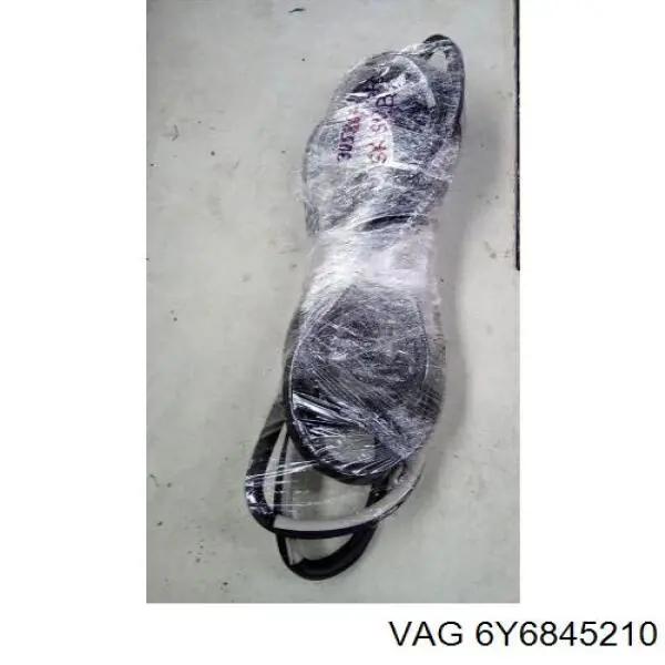 6Y6845210 VAG Скло кутове дверей задніх