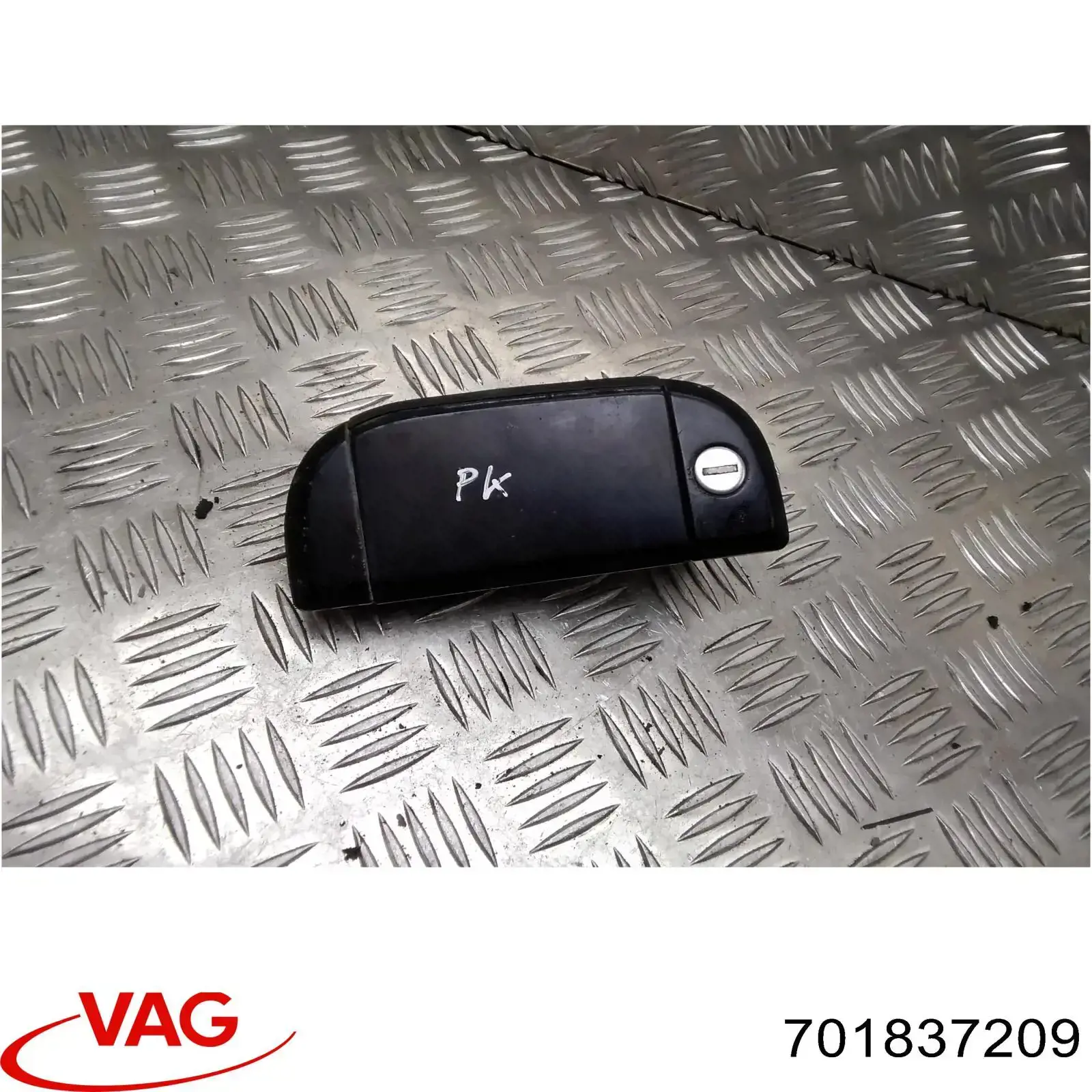Ручка передньої двері зовнішня ліва VAG 701837209 ціна, від 5.64 USD