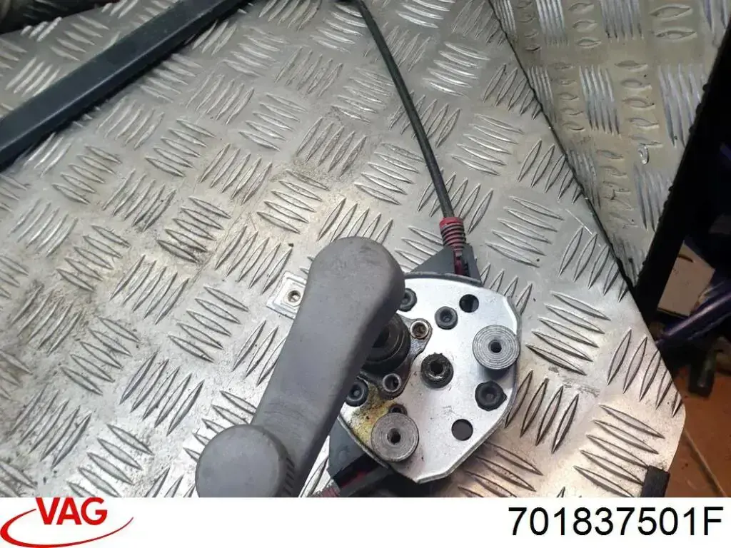 Склопідйомник передньої лівої двері 701837501F VAG