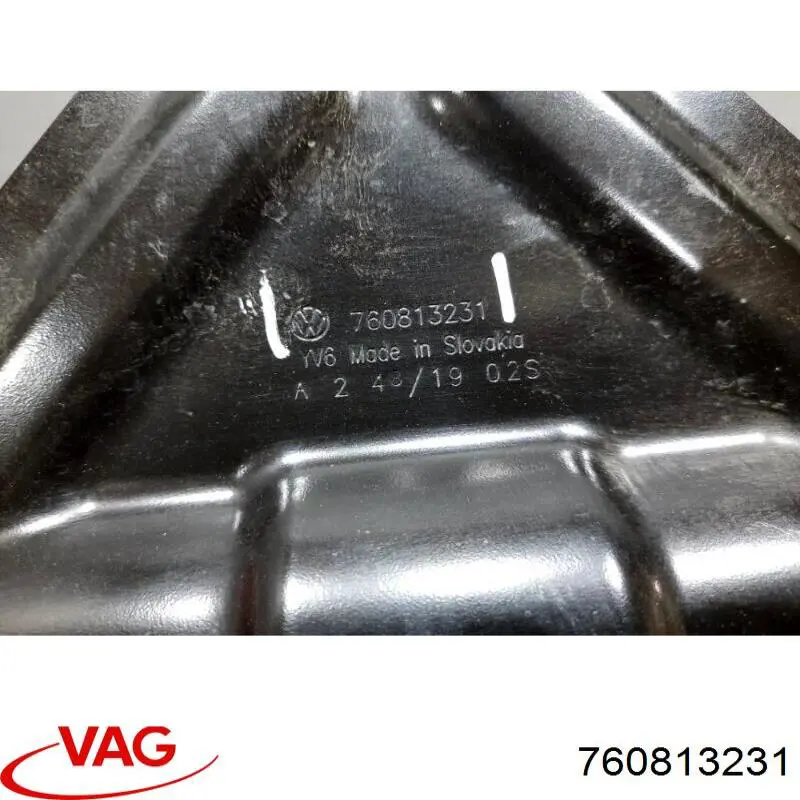 Кронштейн бампера заднього 760813231 VAG