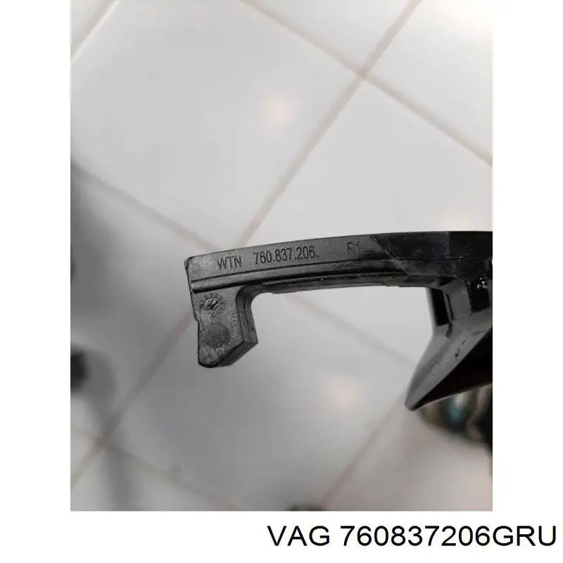 Ручка двері правою зовнішня перед/зад VAG 760837206 ціна, від 179.85 USD
