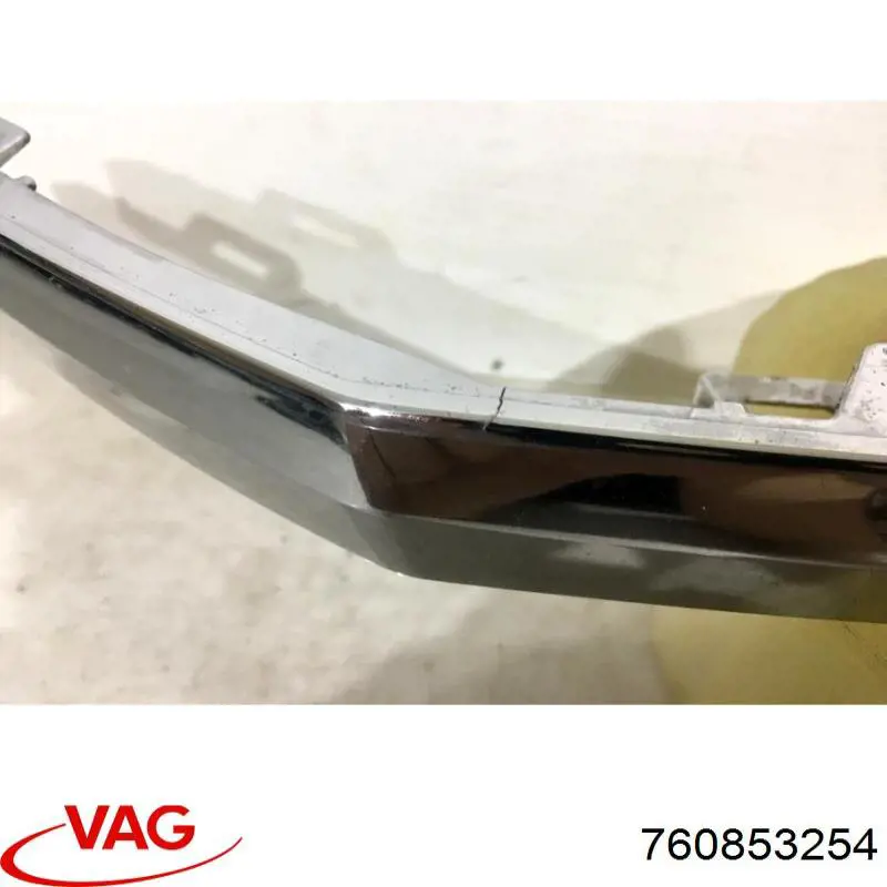 760853254 VAG Молдинг переднього бампера, правий