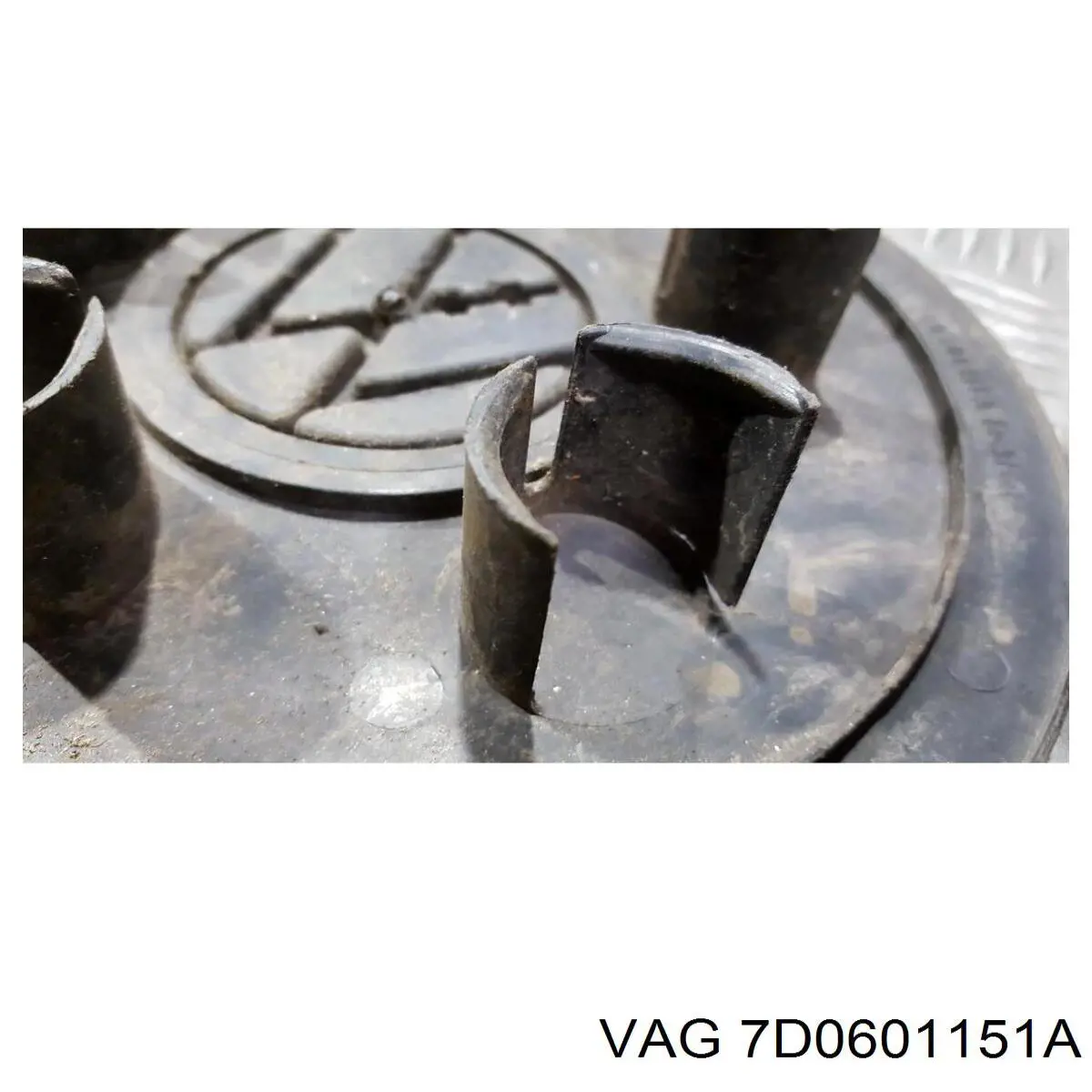 Ковпаки на диски VAG 7D0601151A ціна, від 14.12 USD