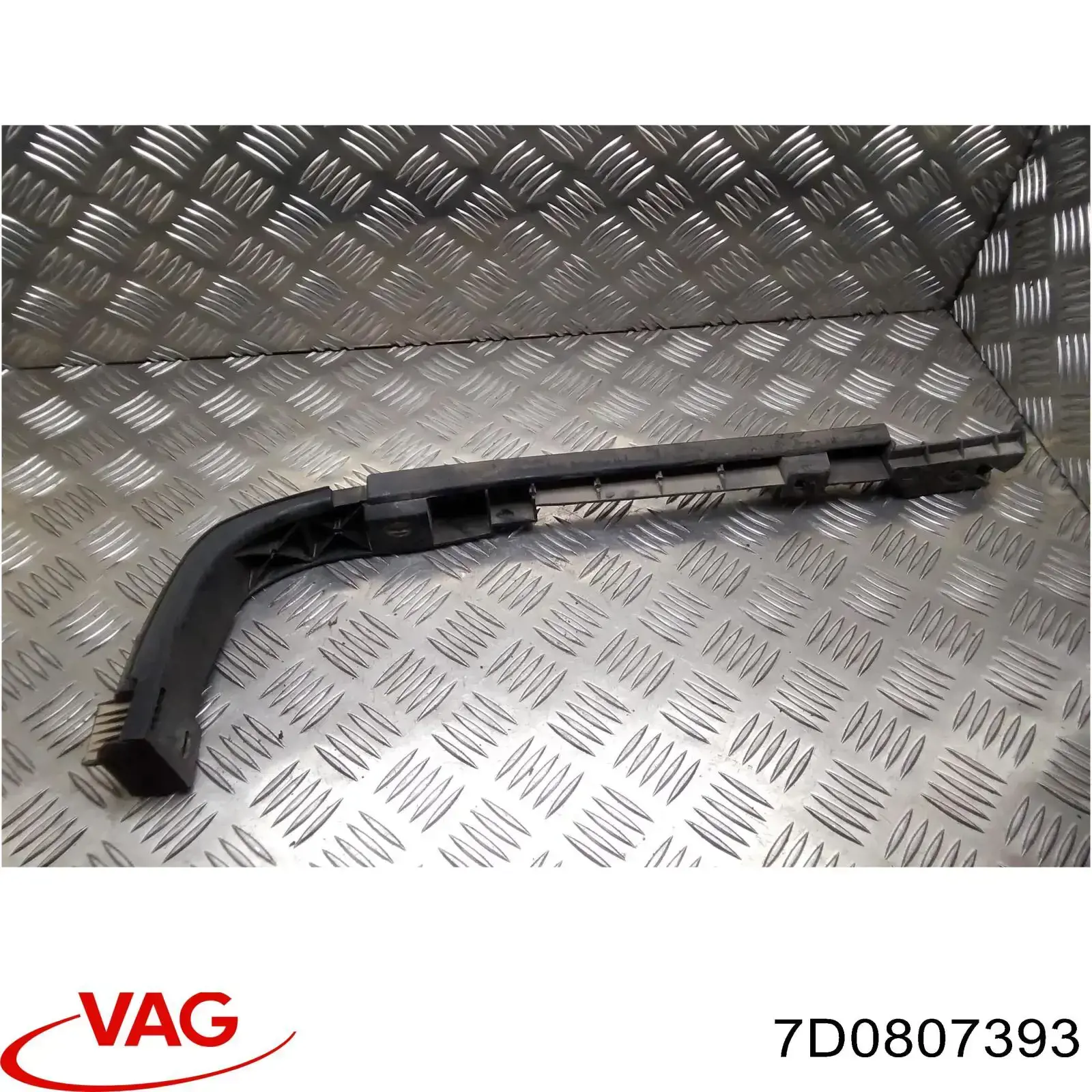 Кріплення бамера ліве VAG 7D0807393 ціна, від 6.75 USD
