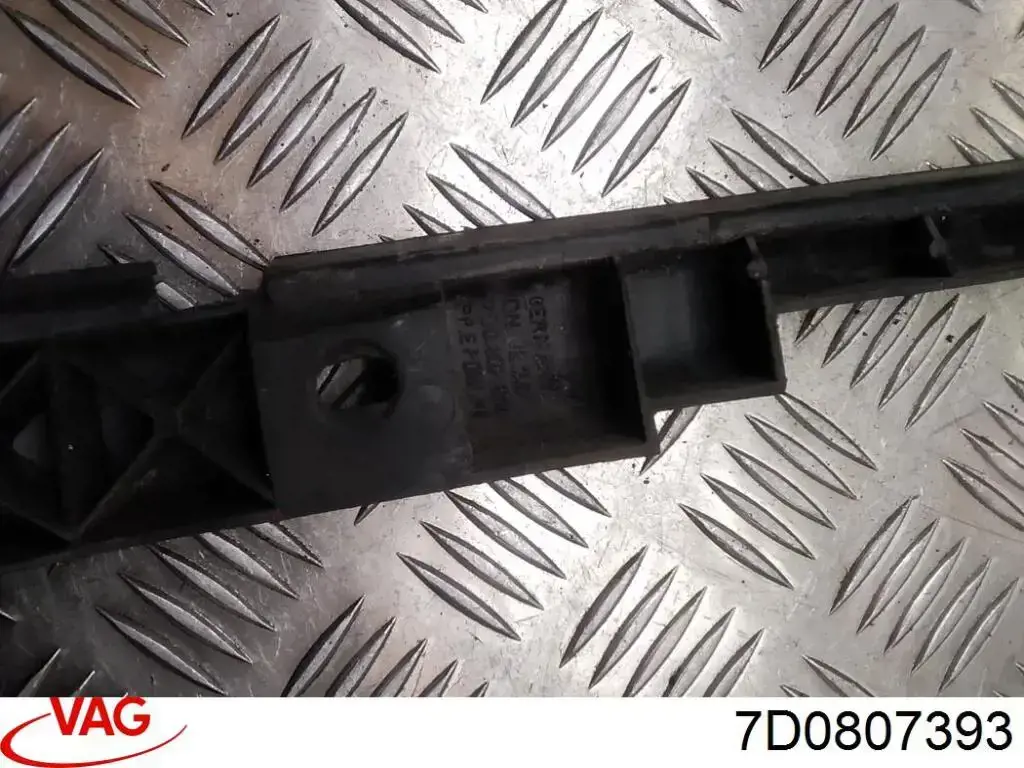 Купити 7D0807393 VAG Лівий кронштейн кріплення бампера заднього