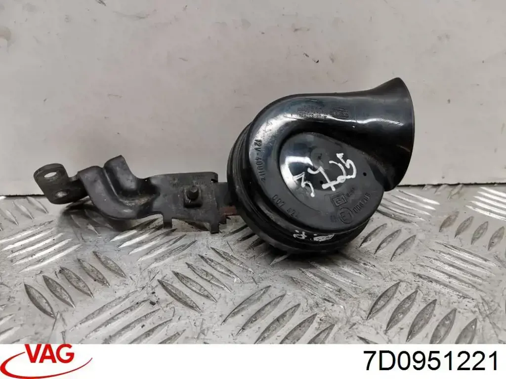 Купити 7D0951221 VAG Сигнал низької тональності
