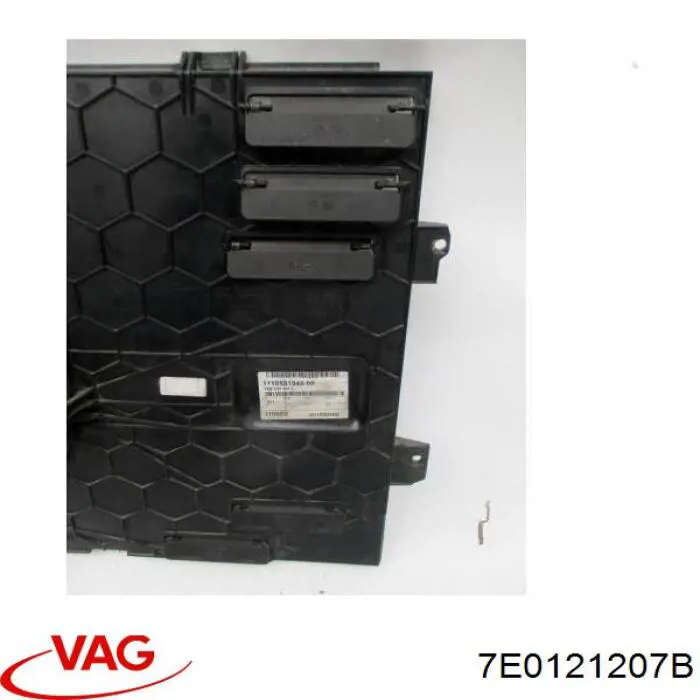 Дифузор (кожух) радіатора охолодження VAG 7E0121207B ціна, від 139.33 USD