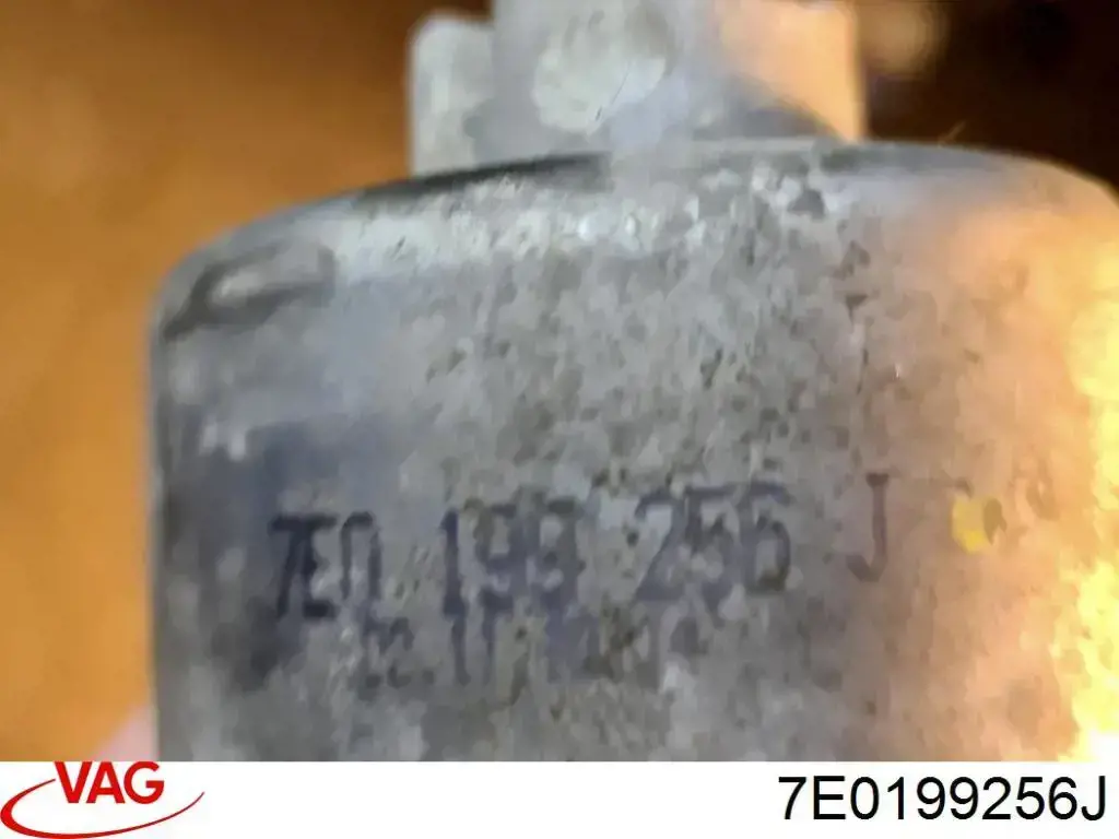 7E0199256J VAG Права подушка мотора