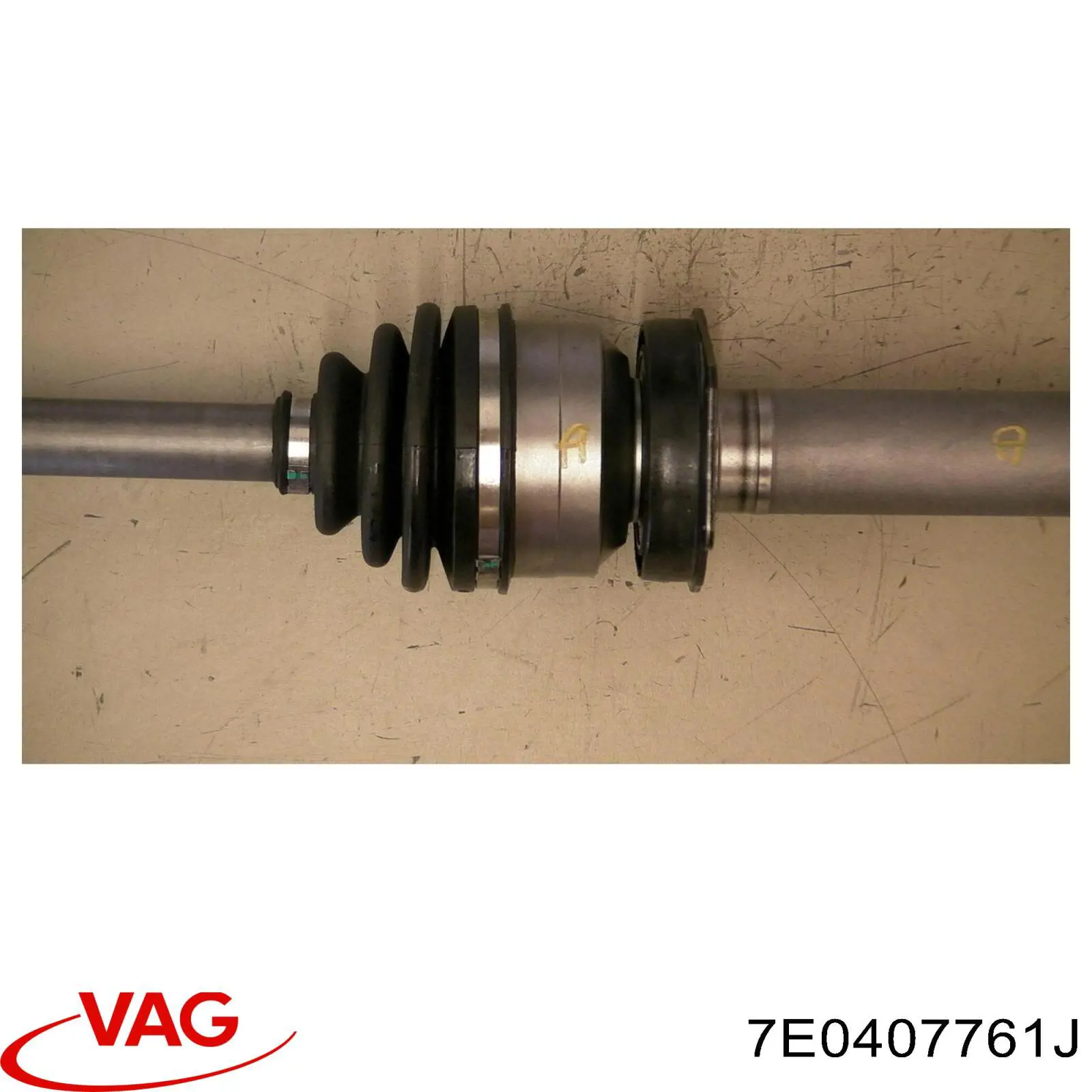 Купити 7E0407761J VAG Піввісь задня, права