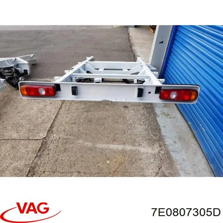  Підсилювач заднього бампера Volkswagen Transporter 