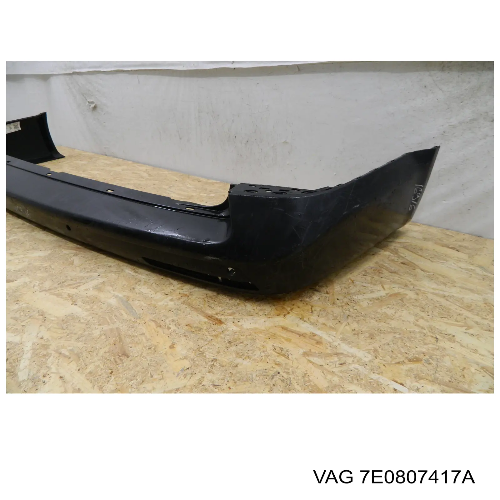 Задній бампер 7E0807417E9B9 VAG