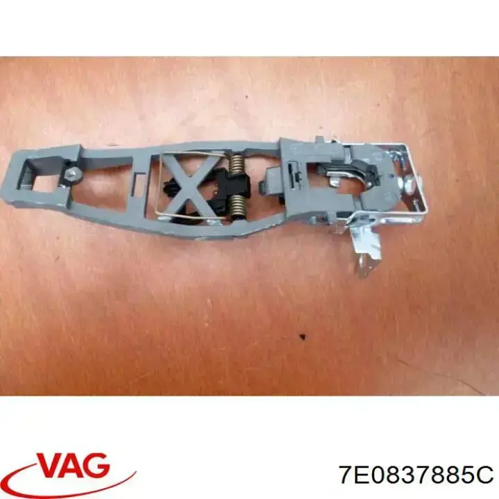 7E0837885C VAG Тримач зовнішньої ручки дверей, передньої лівої