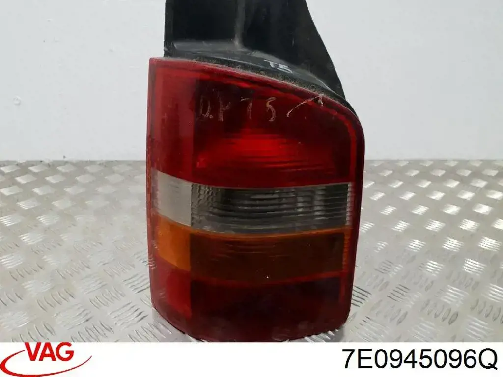 Задні ліхтарі VAG 7E0945096P ціна, від 61.92 USD