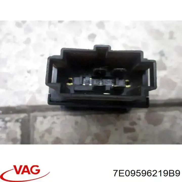 Вимикач обігріву заднього скла VAG 7E09596219B9 ціна, від 7.60 USD