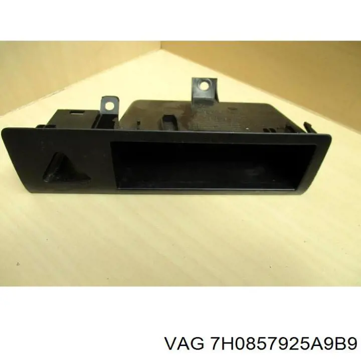 7H0857925 VAG Відсік для окулярів