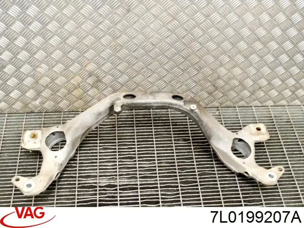 Балка кріплення двигуна 7L0199207A VAG