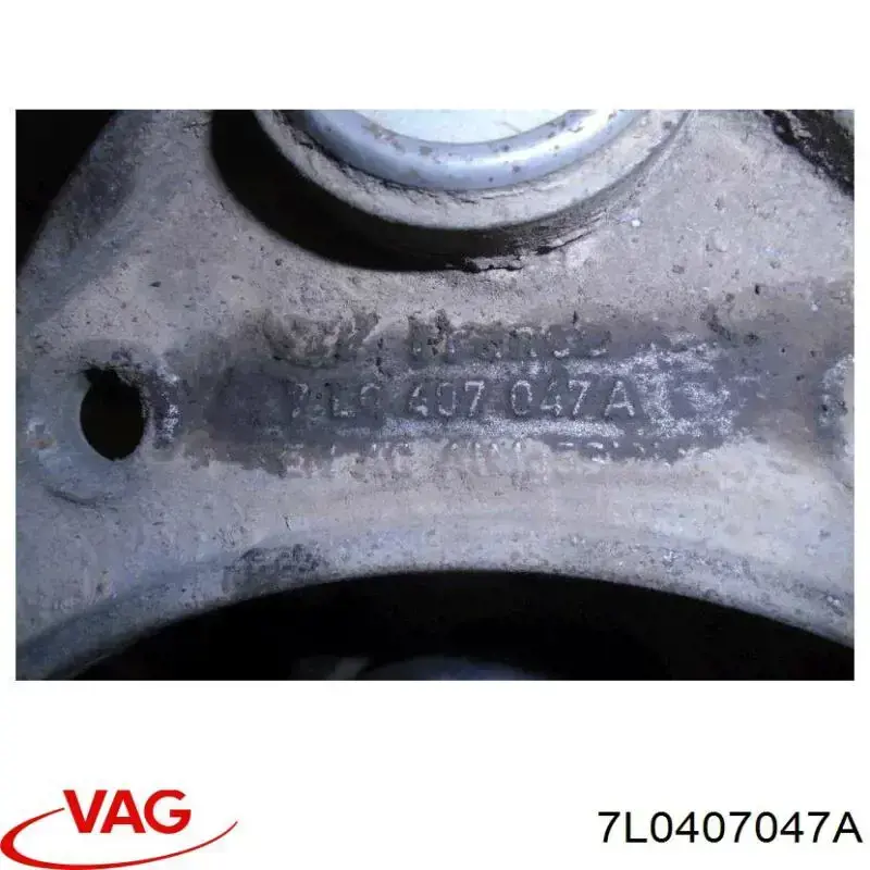 Купити 7L0407047A VAG Важіль передньої підвіски верхній, лівий/правий